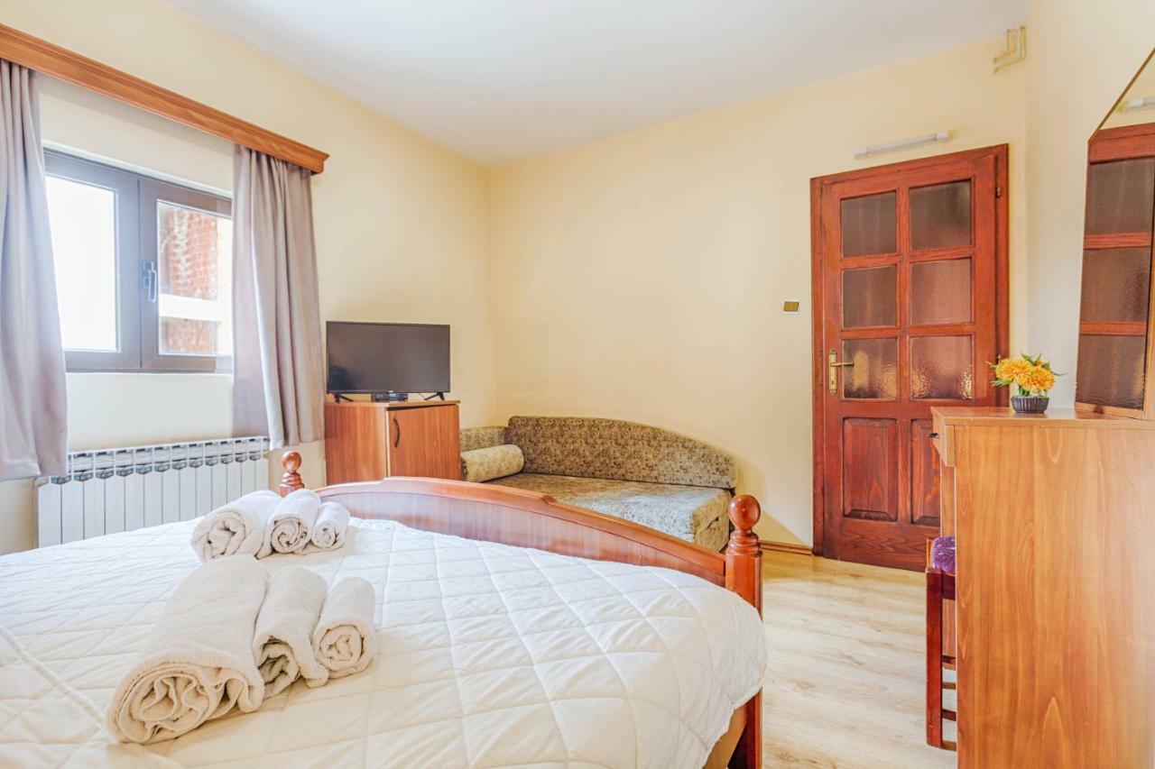 Mali Milocer Bay Accommodation Sveti Stefan Exterior photo